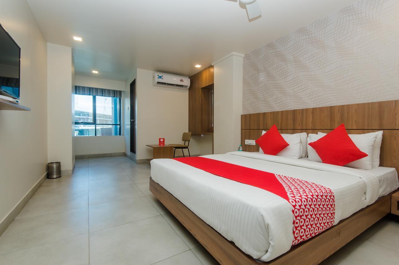 Oyo 13857 Hotel Imperial Umele Exterior photo