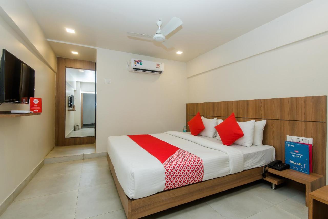 Oyo 13857 Hotel Imperial Umele Exterior photo